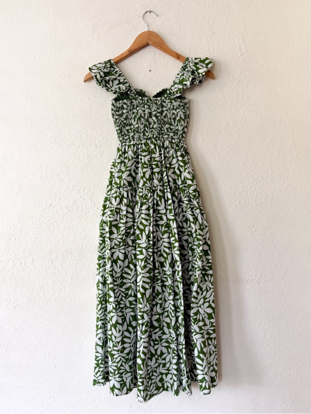 Abercrombie & Fitch Smocked Green & White Floral Midi Dress - Picture 3 of 9